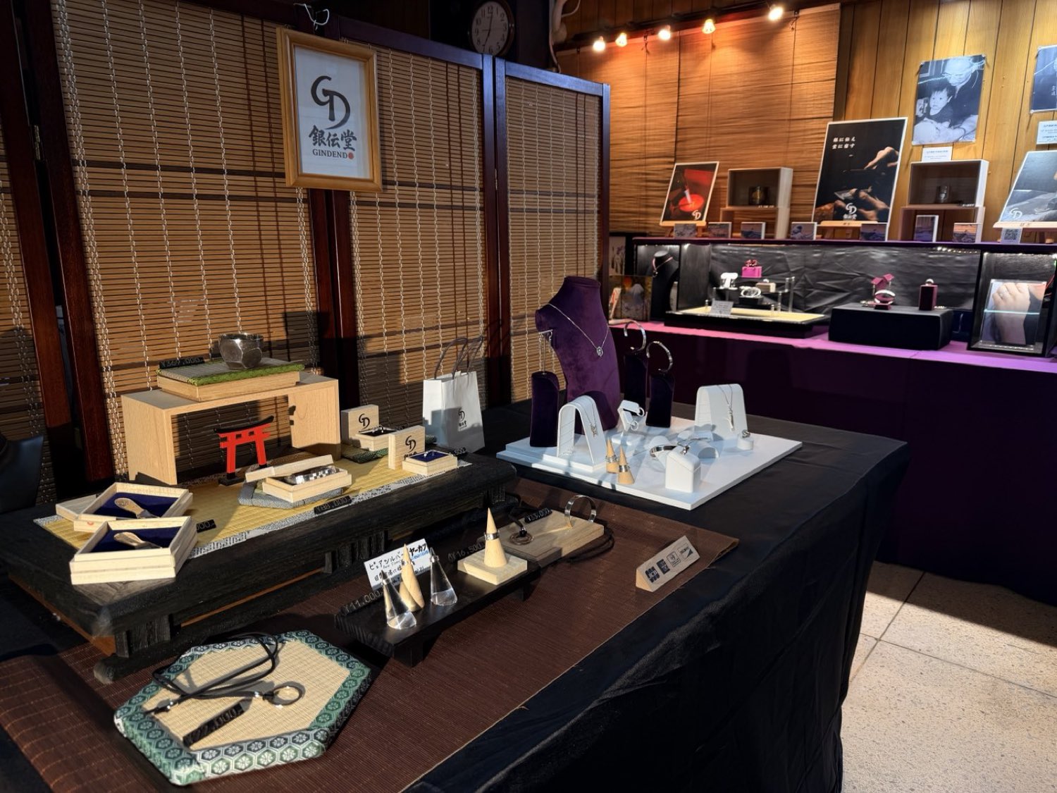 銀伝堂の店内ディスプレイ
